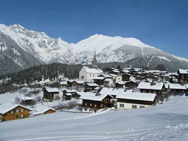 Ernen_Dorf_Winter