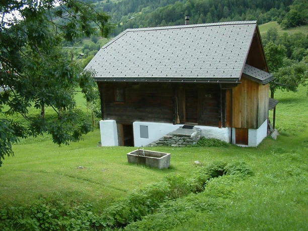 Sommer_-_Ansicht_S%c3%bcdseite_mit_Vorplatz_10