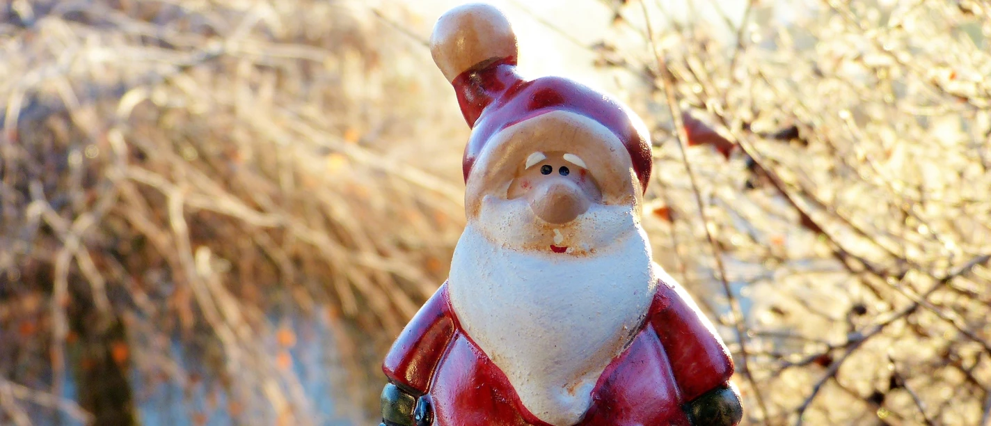 Weihnachtsmann im schnee (silviarita-nicholas-2902973 (Silvia auf Pixabay)).jpg