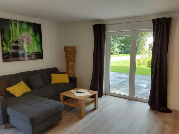 Ferienhaus am Mühlenteich, Couch mit Sicht nach draußen Ferienhaus am Mühlenteich, Couch mit Sicht nach draußen