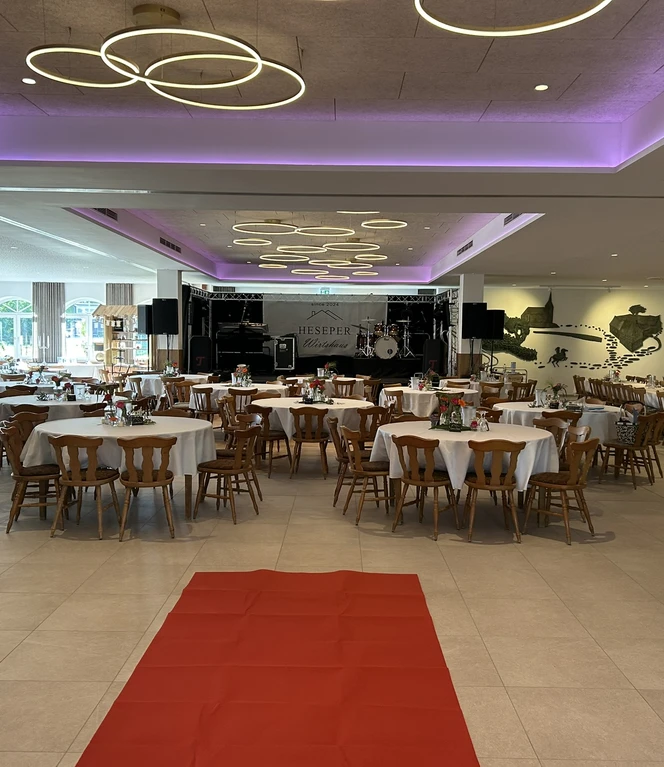 Der Saal erstrahlt in neuem Glanz und bietet 250 Besuchern Platz für Veransatltungen, Feste und Feiern..JPEG