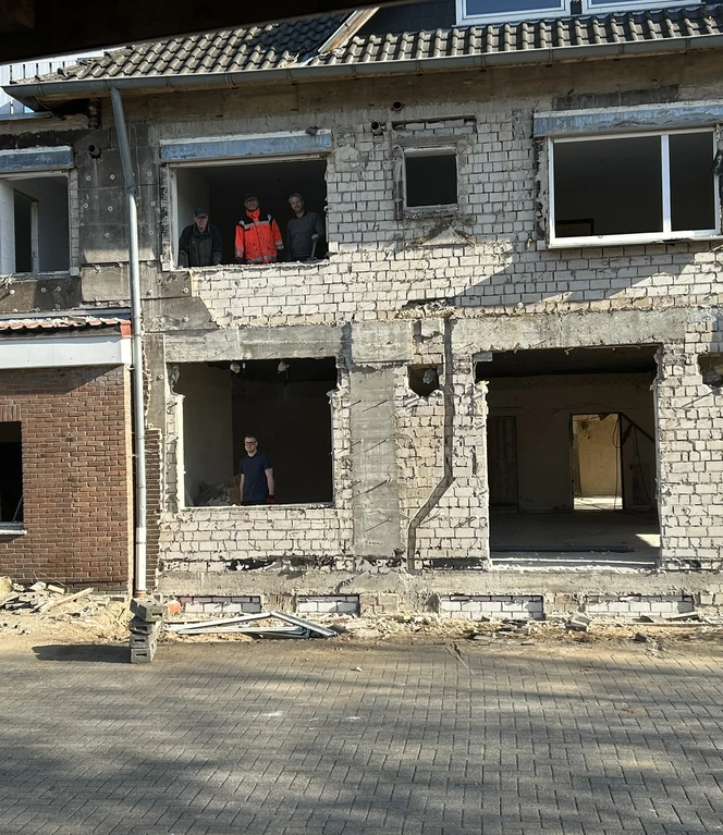 Die Fassade lässt erahnen wie viel hier passiert ist..JPEG