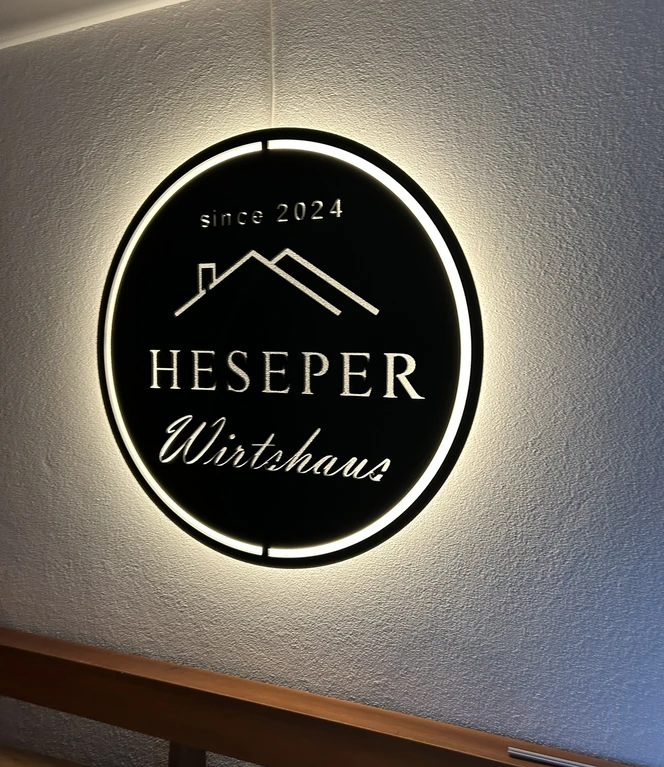 Das neue Logo findet sich überall im neuen Gebäude..JPEG