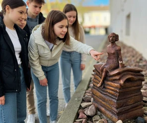 Pressebild Märchenfiguren-Spaziergang Kinder (Canva).png