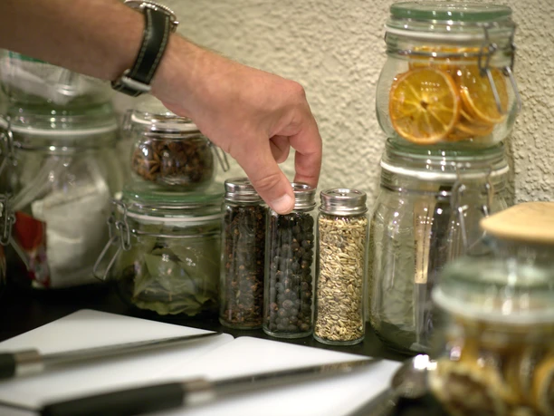 Botanicals und Gewürze für den eigenen Gin-Kurs in Luzern