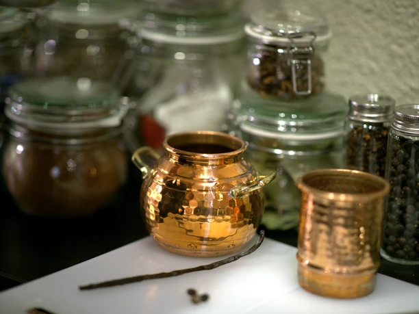Botanicals und Gewürze für einen selbst kreierten Gin in der Hidden Craft Distillery Luzern.