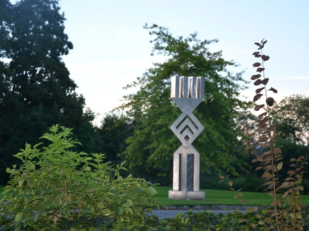 Skulptur Stadtzeichen von O.-H. Hajek