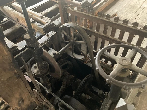 Blick in die historische Sägewerksmechanik der Sägemühle Thallwitz