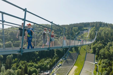 Blick auf Skywalk und Mühlenkopfschanze Blick auf Skywalk und Mühlenkopfschanze