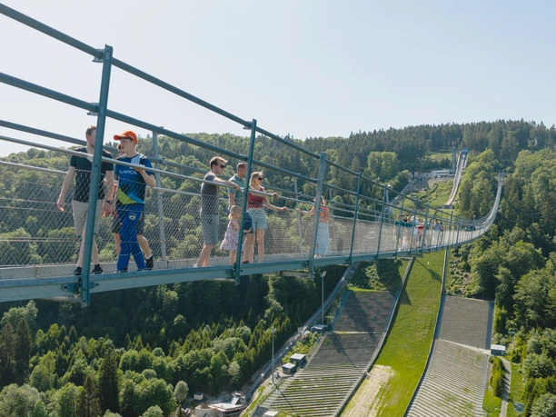Blick auf Skywalk und Mühlenkopfschanze Blick auf Skywalk und Mühlenkopfschanze