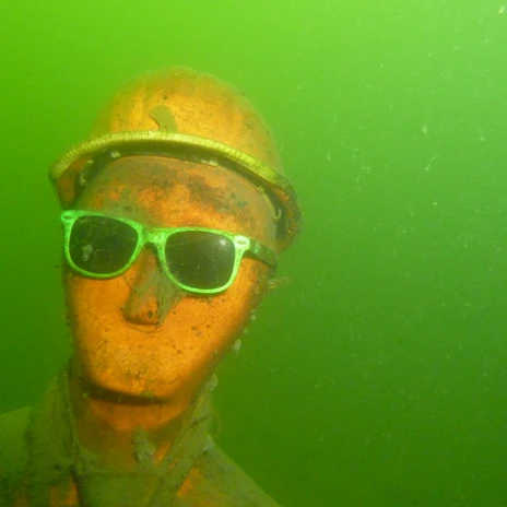 Dummy unter Wasser