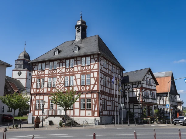 Museum für Vor-und Frühgeschichte und Laurentiuskirche im Hintergrund