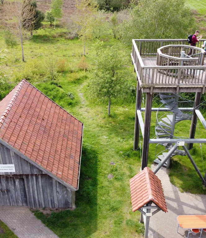 Der Turm beim Kapellenmoorgraben in Niederlangen befindet sich direkt neben der Informationshütte ©Naturpark Hümmling.jpg