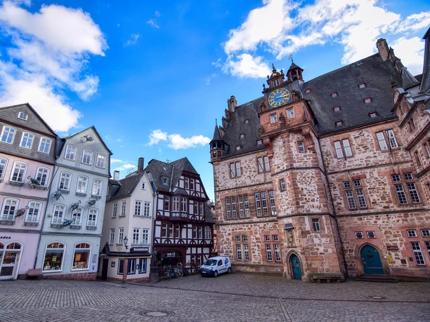 MSLT rathaus-auf-dem-marktplatz-in-marburg.jpg