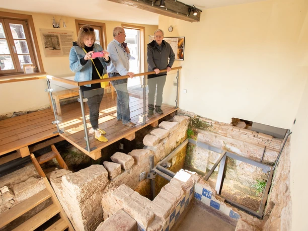 Blick ins Tauchbad Kleingruppe2