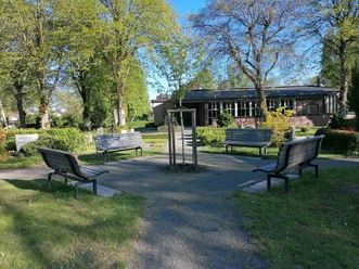 Bank-Rotunde Friedhof.jpg