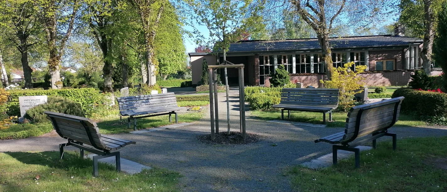 Bank-Rotunde Friedhof.jpg