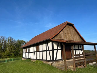 Kleudelburg Sie sehen das historische Gebäude der Kleudelburg, die direkt an der Tour Lindenhardt liegt.
