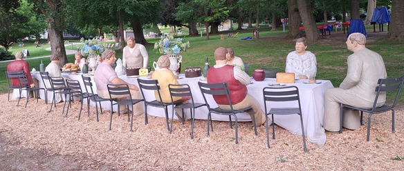 Lange Tafel der Generationen.jpg