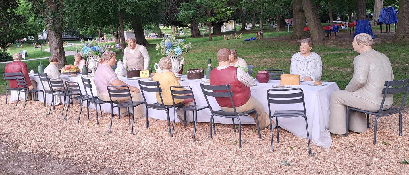 Lange Tafel der Generationen.jpg