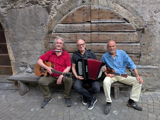 Trio Hi.jpg