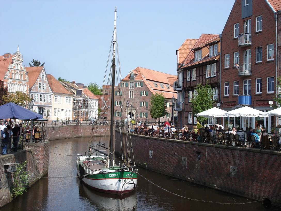 Stade Hansehafen - Tourismusverband LK Stade.JPG