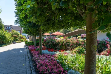 Feierlichkeiten des Jubiläums der Städtepartnerschaft zwischen Camaret-sur-Mer und Büsum Im Wohlfühlgarten.