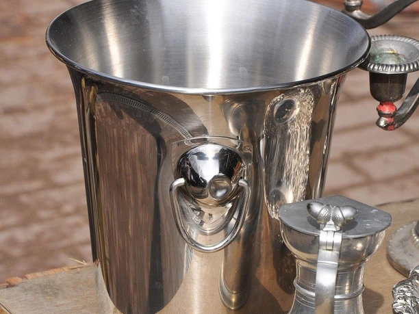 Flohmarkt, Sektkühler, Silberkanne, Kerzenständer, Antik, bucket- Tatutati3306653_1280