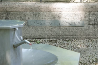 Bad Homburg - Kurpark Frühling - Ludwigsbrunnen
