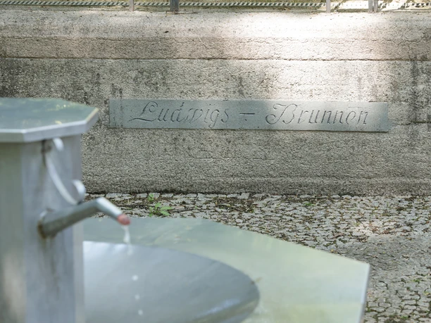 Bad Homburg - Kurpark Frühling - Ludwigsbrunnen