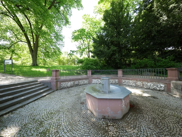 Bad Homburg - Kurpark Frühling - Ludwigsbrunnen