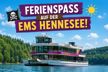 Ferienspass EMS Hennesee Ausflugsschiff EMS Hennesee mit Ferienprogramm-Schriftzug, Piratenflagge und Sonne