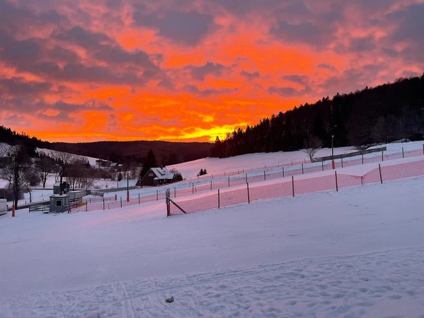 umgebung-winter-sonnenaufgang-skihang-1600w