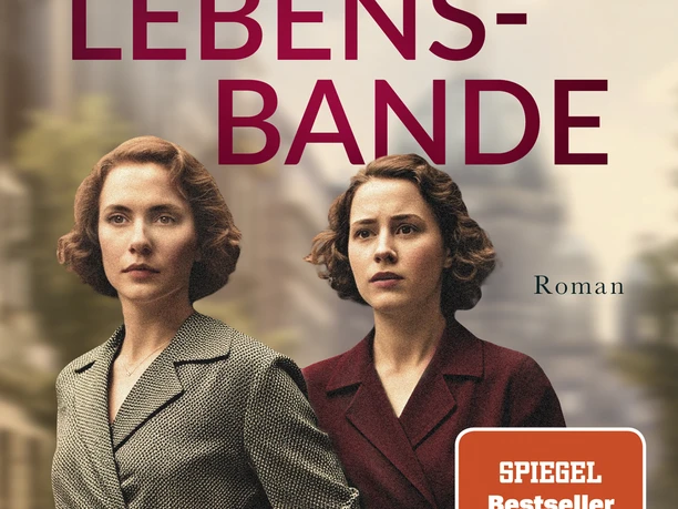 Buchcover „Lebensbande“ von Mechtild Borrmann mit zwei Frauen vor verschwommener Stadt