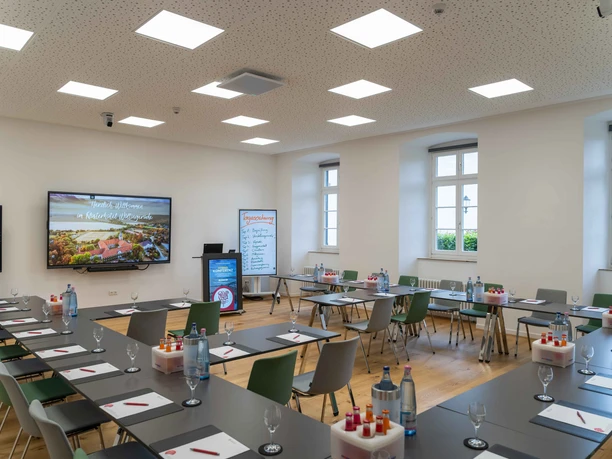 Hybrid-Tagungsraum im Klosterhotel Wöltingerode.jpg