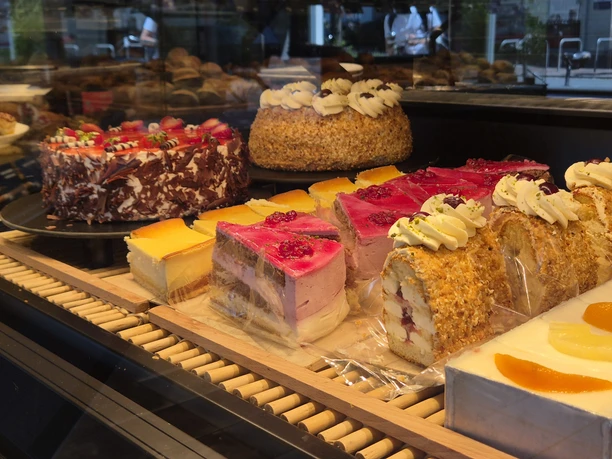 Kuchentheke Schlosscafé