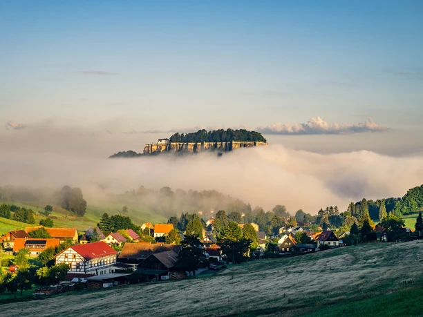 Blick von Pfaffendorf auf die Festung Königstein