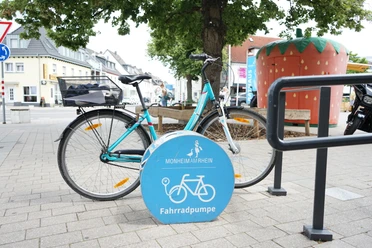 20260630tla_Fahrradpumpe_Rathausvorplatz_2.JPG