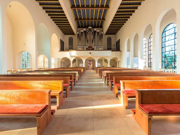 18_Taborkirche Innenansicht Blick auf Orgel