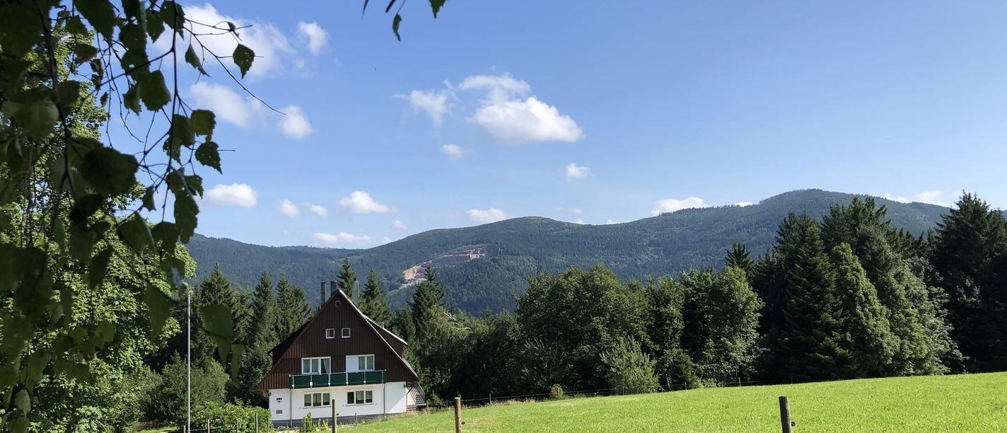 Blick zum Wanderheim am Bosenstein copyright Tourist-Info. Seebach