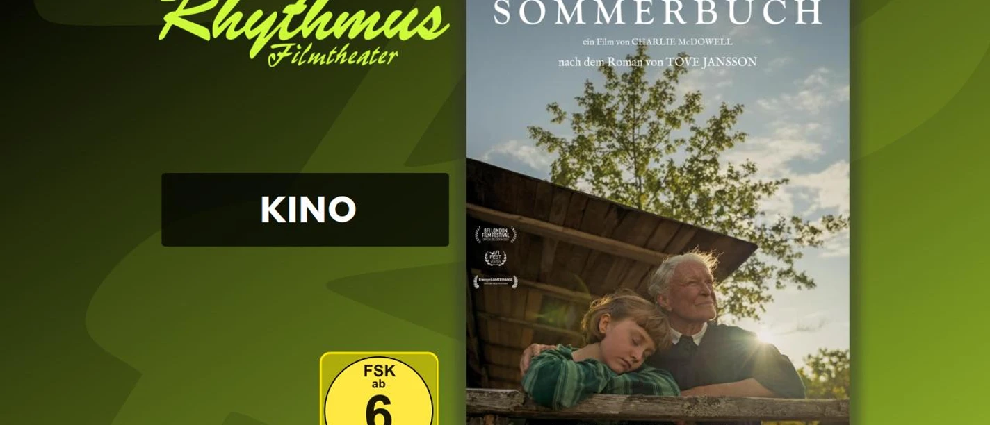Filmplakat zu Das Sommerbuch mit einer älteren Frau und einem Mädchen in einer Umarmung.
