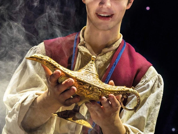 aladin-musical-motiv-2-hoch-1080x1920px-theater-li