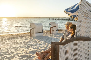 Strandkorb_Paar_Gluecksburg_Ostsee2139