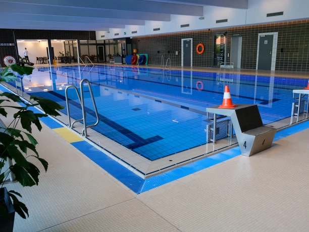 Schwimmbecken