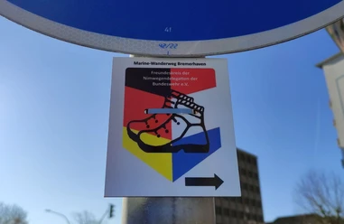 Hinweisschild Marinestadt Wanderweg