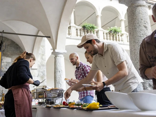 Buffet im Schlosshof
