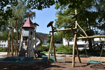 Maerchenspielplatz_am_Wall3,Huxarium Gartenpark Höxter.jpg