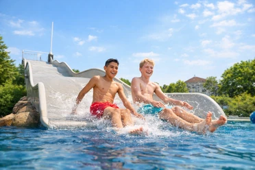 Freibad Hagen Breitrutsche Jugendliche_.png