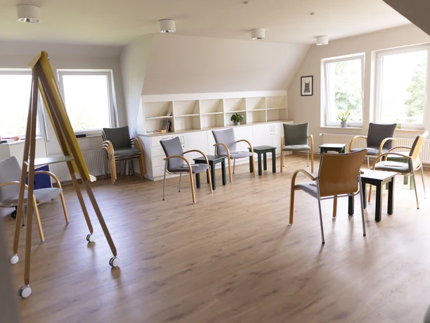 LUCHS Quartier, Hahnenklee - Seminarbereich "LuchsLounge" Die helle Ausstattung und viele Fenster sorgen für eine entspannte Arbeitsatmosphäre.