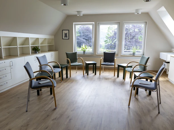 LUCHS Quartier, Hahnenklee - Seminarbereich "LuchsLounge", Blick ins Grüne Der Seminarbereich "LuchsLounge" ist im Dachgeschoss. Von hier hat man einen tollen Ausblick auf den Wald.